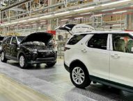 V automobilke Jaguar Land Rover si môžu zamestnanci odpracovať plat výrobou rúšok