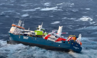 Opustená holandská nákladná loď Eemslift Hendrika je už pod kontrolou